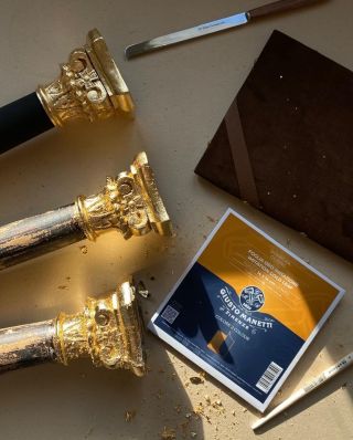 Ať si říká kdo chce co chce, imitace zlata má v restaurování své místo už odnepaměti. Často se používá na interiérové...